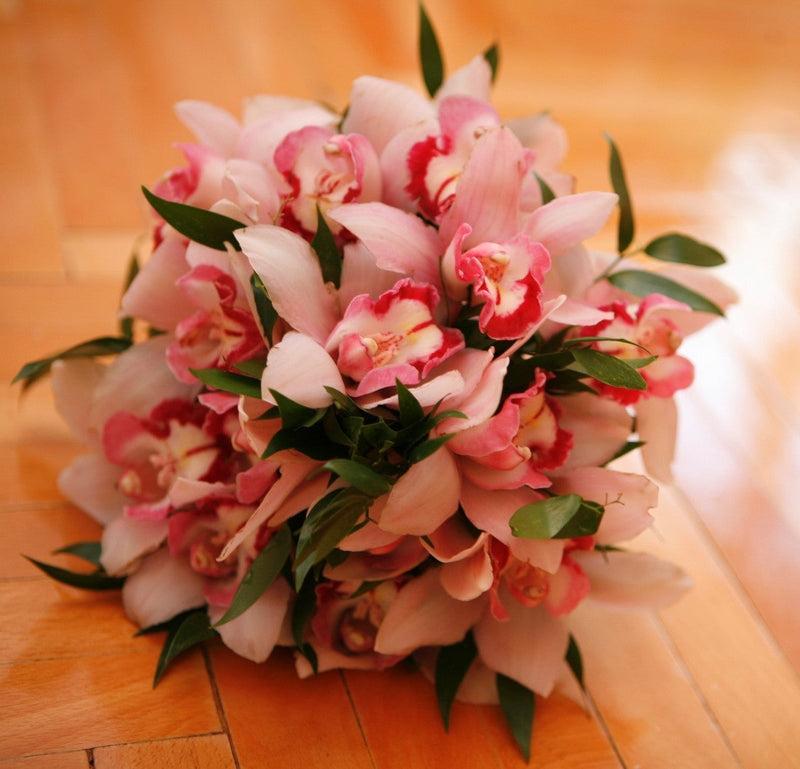 Buchet De Mireasa Din Orhidee Roz Si Ruscus