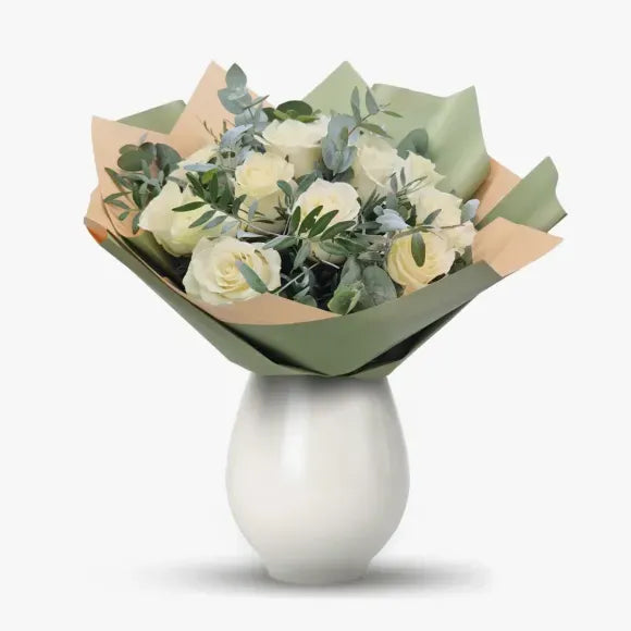 Buchet de 11 trandafiri albi