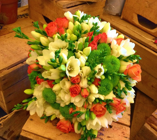 Buchet De Mireasa Cu Frezii, Minirose Si Santini
