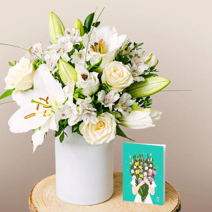 Aranjament Floral Elegant Cu Crini Albi, Trandafiri Si Alstroemeria