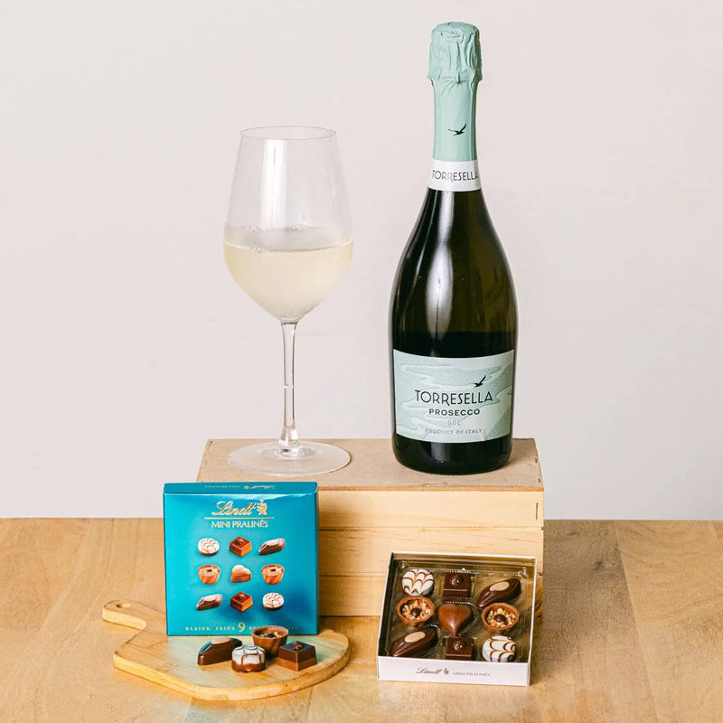Tempting Surprise - Prosecco and Chocolates - | Livrare Flori Județul Călărași