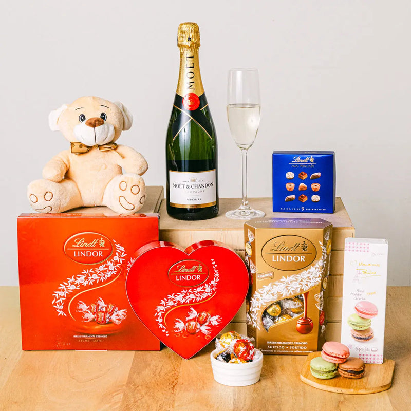 Moët & Sweet Embrance - Moët and Premium Assortment - | Livrare Flori Județul Călărași