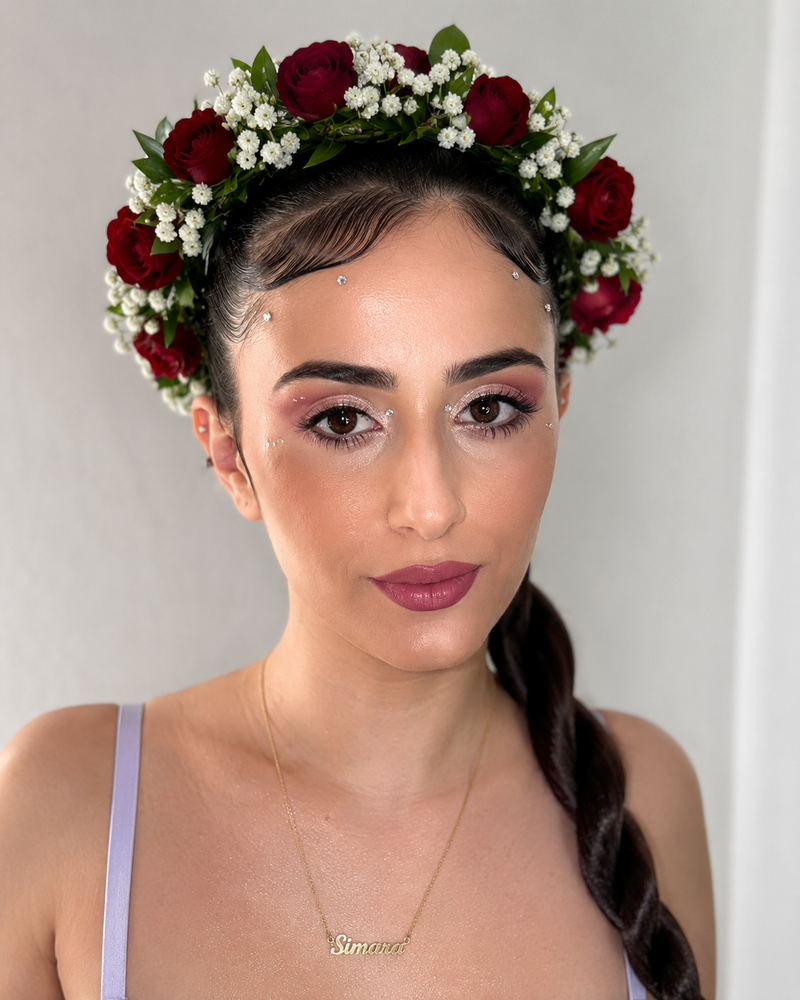 Coroniță cu Trandafiri Roșii și Floarea Miresei