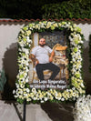 Coroană Funerară Gigantică Din Flori Naturale, Cu Tablou Personalizat Nr. 1