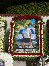Coroană Funerară Gigantică Din Flori Naturale, Cu Tablou Personalizat Nr. 4
