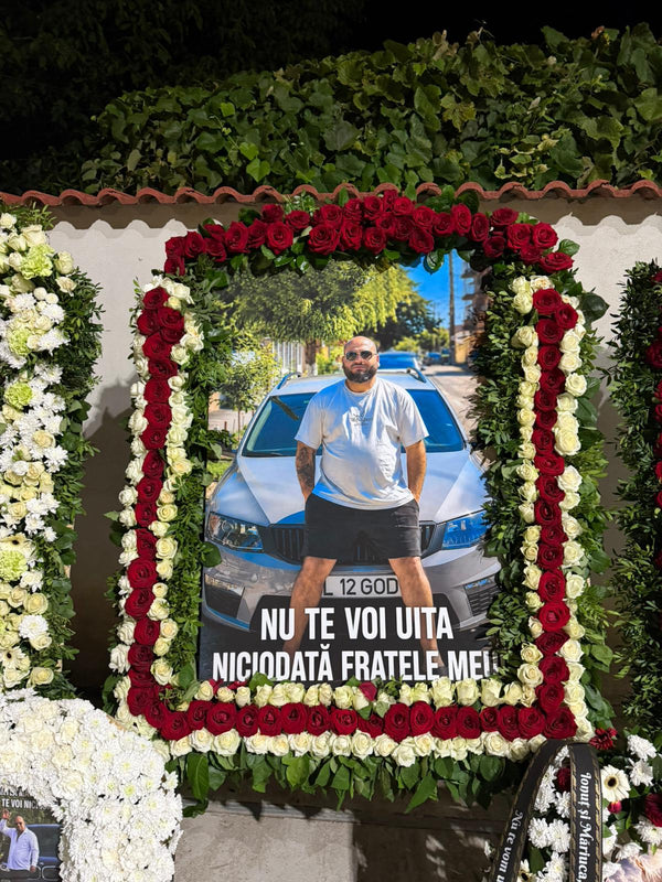 Coroană Funerară Gigantică Din Flori Naturale, Cu Tablou Personalizat Nr. 4